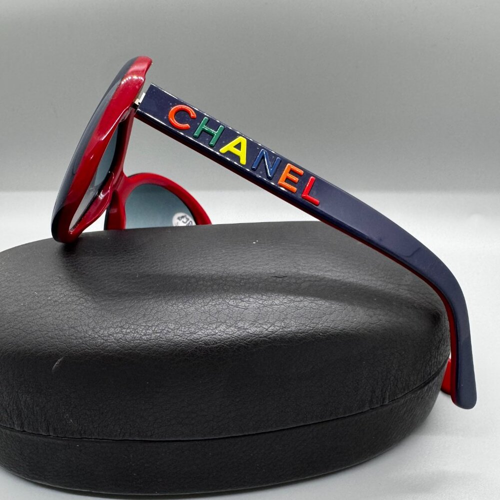 CHANEL Red & Navy Oversized Sunglasses with Multicolor Logo - Picture 5 of 16